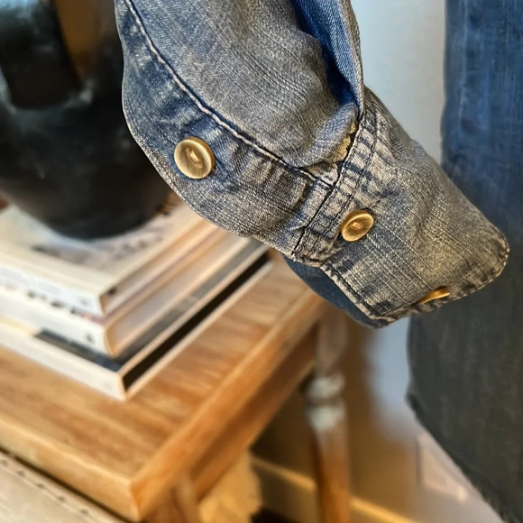 Bella Dahl lightweight button down denim top Size XS - Picture 4 of 9